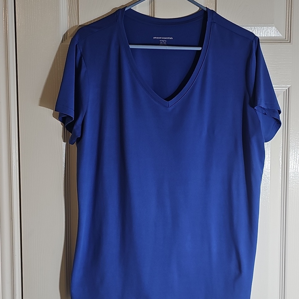 New Amazon Essentials XL Bright Blue V- Neck Tee Comfy Stretchy